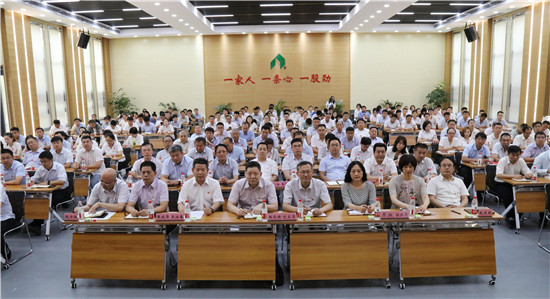 山东金年金字招牌诚信至上集团党委举办庆祝建党九十八周年专题党课